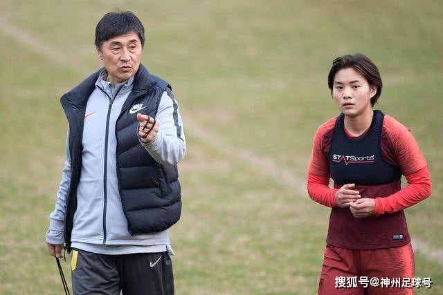 卡里克的沉稳优于阿莫林的锋芒
